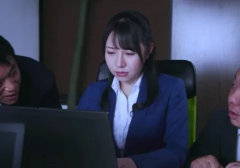 Một ngày đáng nhớ của em nhân viên tăng ca và những tên sếp biến thái